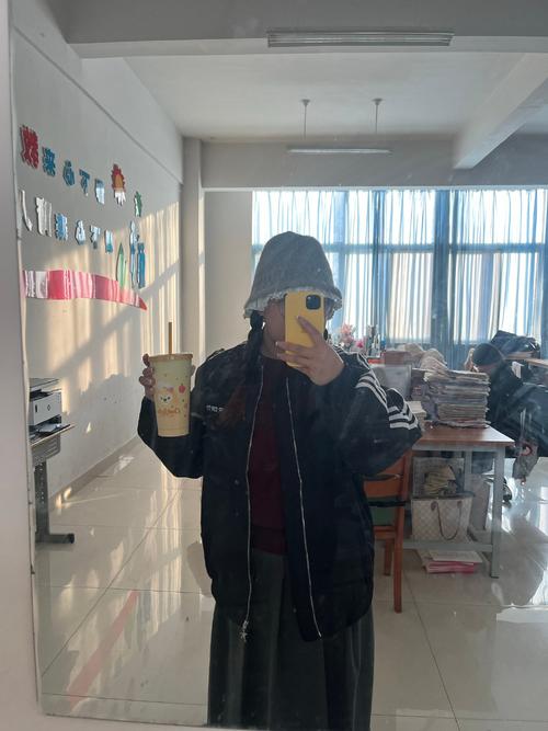 上班照镜子罚款,上班照镜子罚款多少